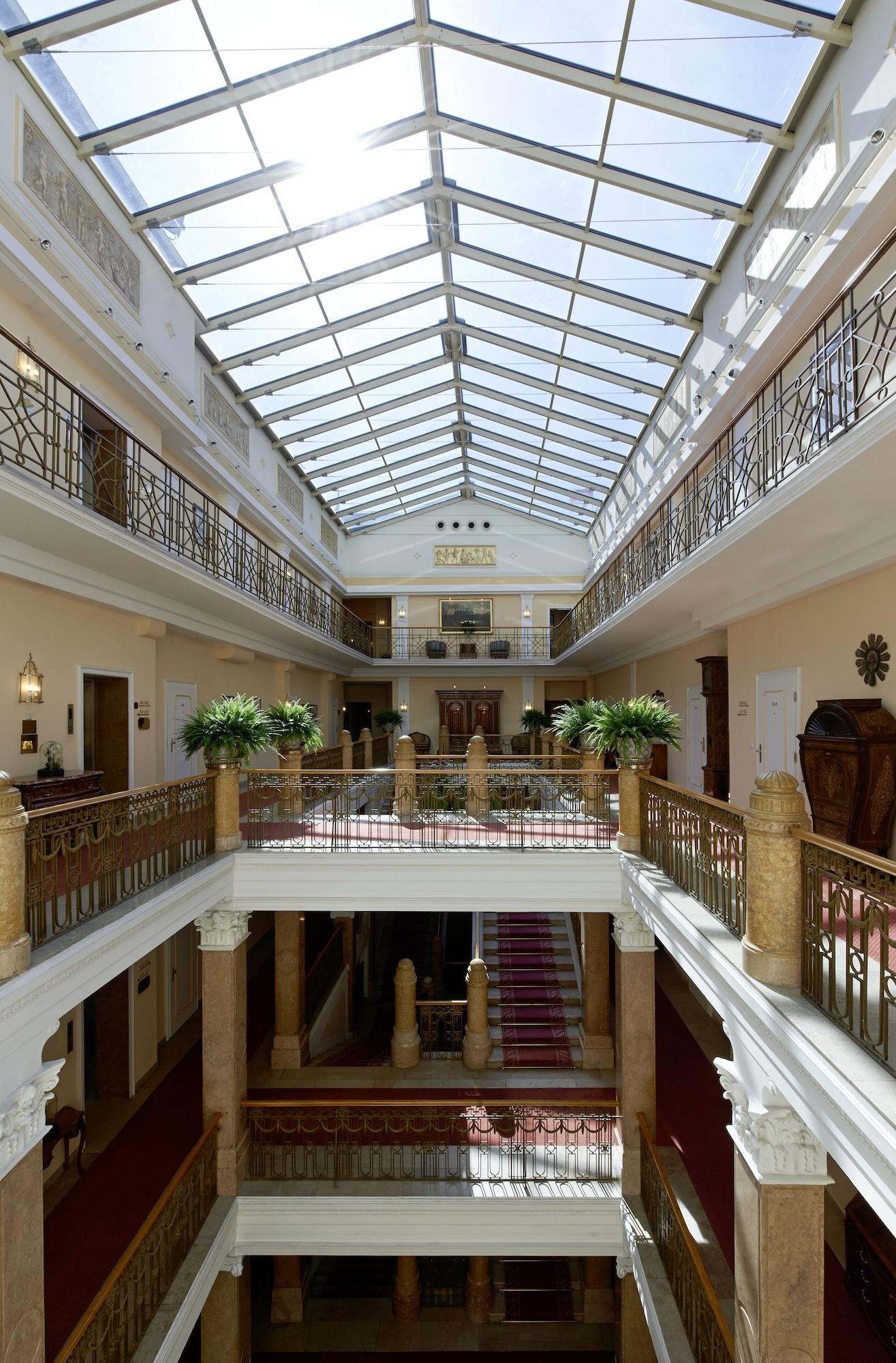 Sacher Szálloda 5*